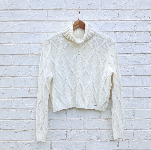 Hollister Cable Knit Turtleneck Sweater Crop - Picture 3 of 7